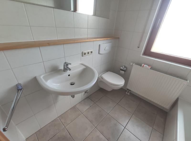 3 Zi. Wohnung im DG (1.OG) mit Balkon und Carport - Etagenwohnung Pommersfelden | Angebot:23903906