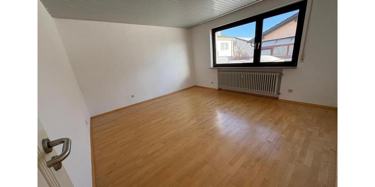 Einfamilienhaus Gärtringen - 4.5 Zimmer, 130 m&sup2;, 1.550&euro; | Angebot:24677549