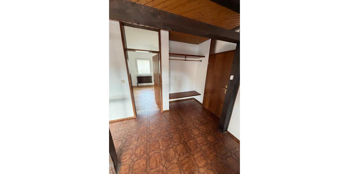 Etagenwohnung Poppenhausen - 7 Zimmer, 215 m&sup2;, 1.890&euro; | Angebot:26312178