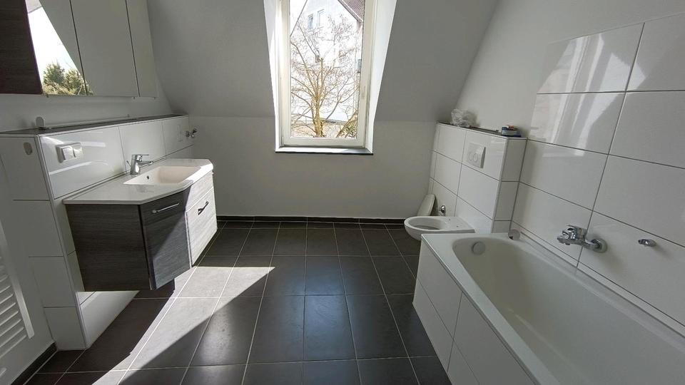 Dachgeschoßwohnung Wuppertal Barmen - 4 Zimmer, 100 m&sup2;, 1.240&euro; | Angebot:26173523
