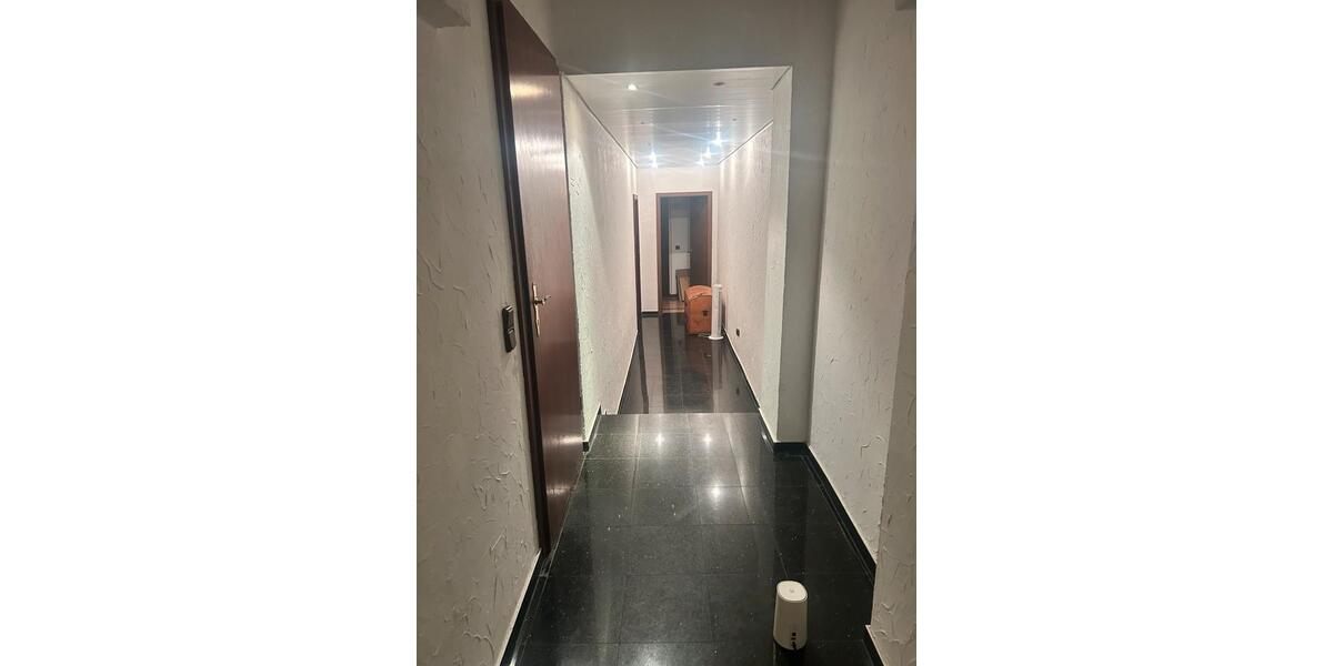 Etagenwohnung Frechen - 4 Zimmer, 180 m&sup2;, 1.900&euro; | Angebot:24772493