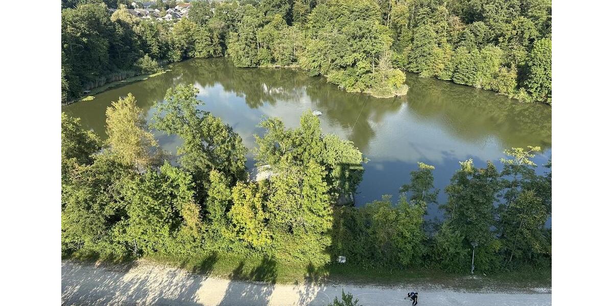 Neuwertige 4 Zim.-Penthouse Wohnung am See mit riesen Terrasse in Singen 4 zimmer