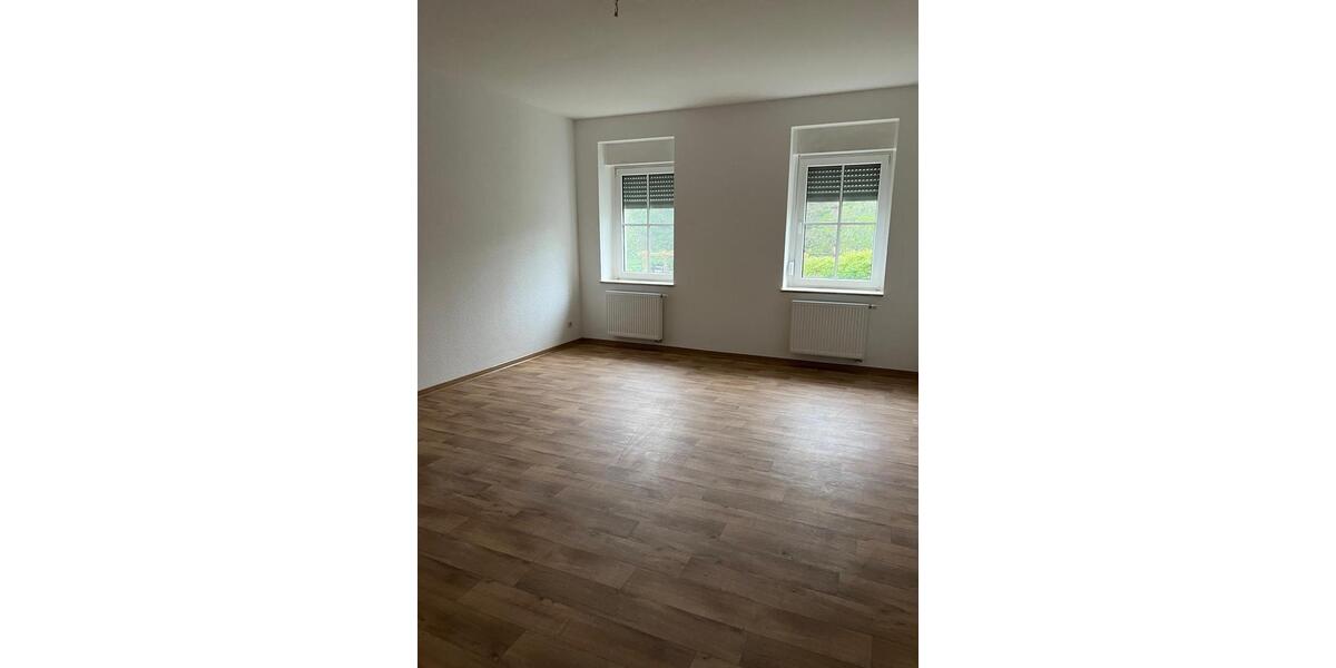 Hochparterre Schmölln - 3 Zimmer, 90 m&sup2;, 585&euro; | Angebot:20674096