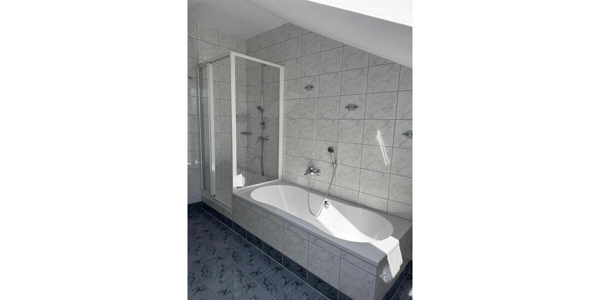 Dachgeschoßwohnung Schöllnach - 2 Zimmer, 88 m&sup2;, 600&euro; | Angebot:26101489
