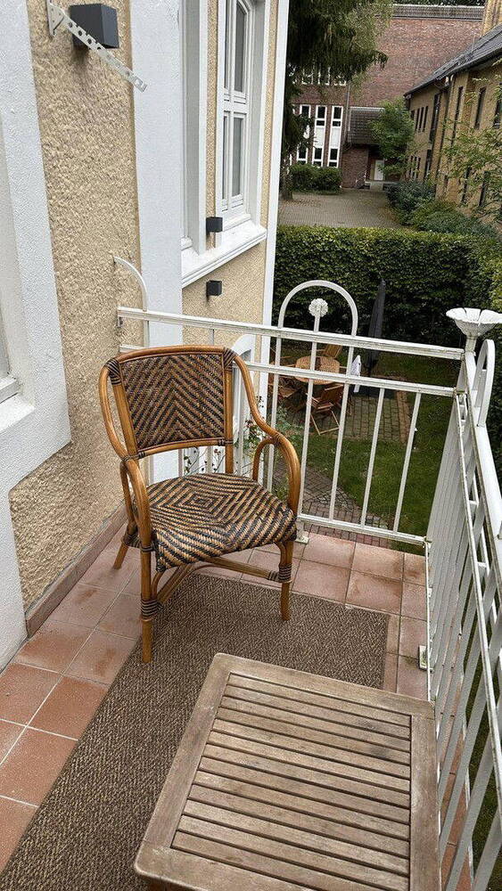 Renoviertes Altbau-Haus aus der Gründerzeit in Bauernhaus-Umgebung Alt-Osdorf