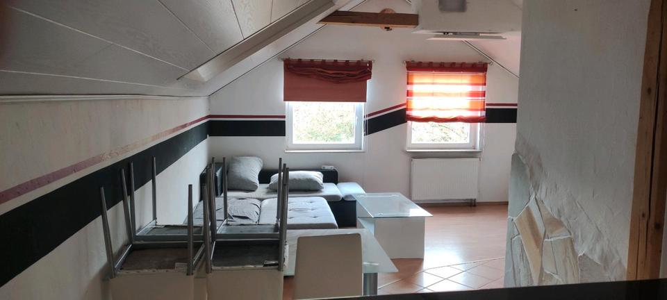 Aspach, helle offene ca 55 qm große 2-3 Zimmer DG Wohnug zimmer