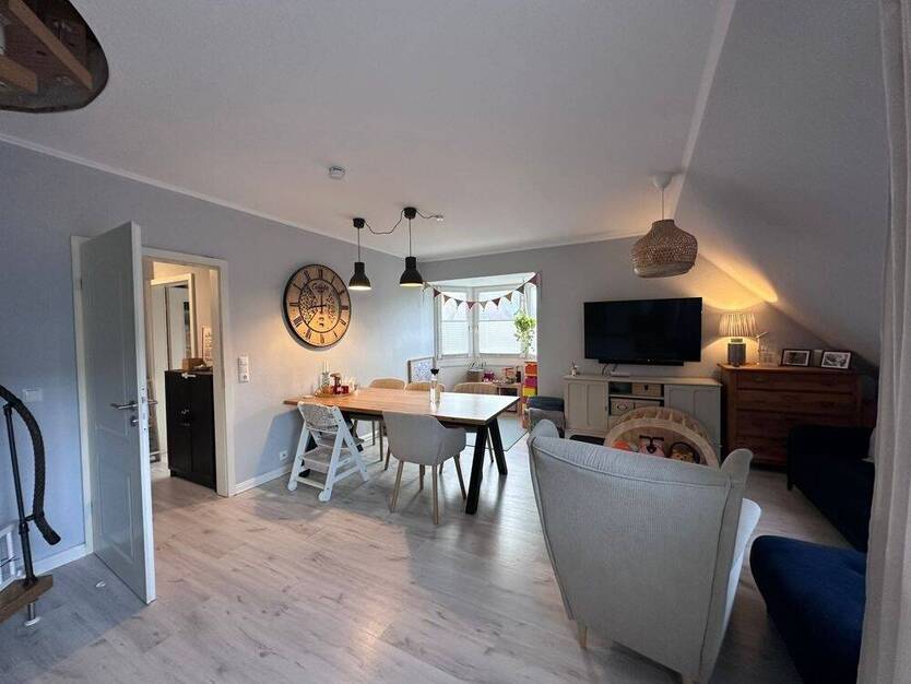 Maschen: schöne DG-Wohnung mit Balkon! 2 zimmer