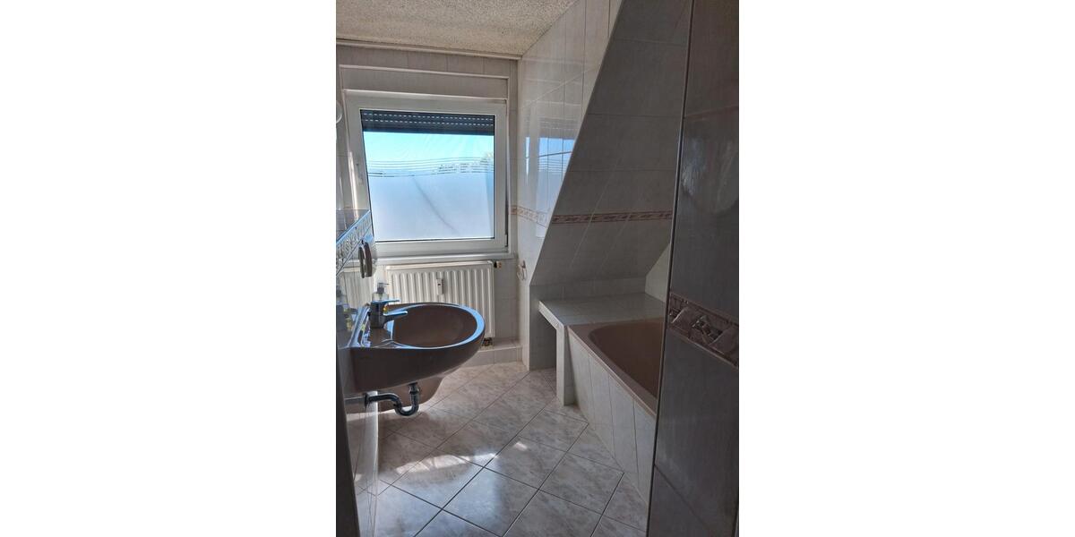 Dachgeschoßwohnung Lauchhammer - 4 Zimmer, 158 m&sup2;, 900&euro; | Angebot:26313040