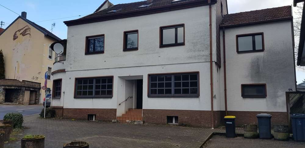 Haus zum Mieten in Merzig Brotdorf 1.500 € 302 m²