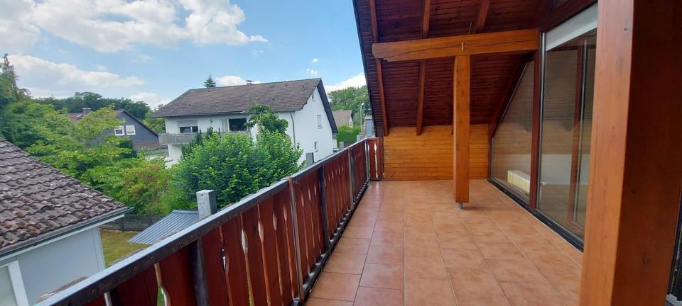 Dachgeschoßwohnung Altenstadt - 3 Zimmer, 100 m&sup2;, 1.000&euro; | Angebot:24688058