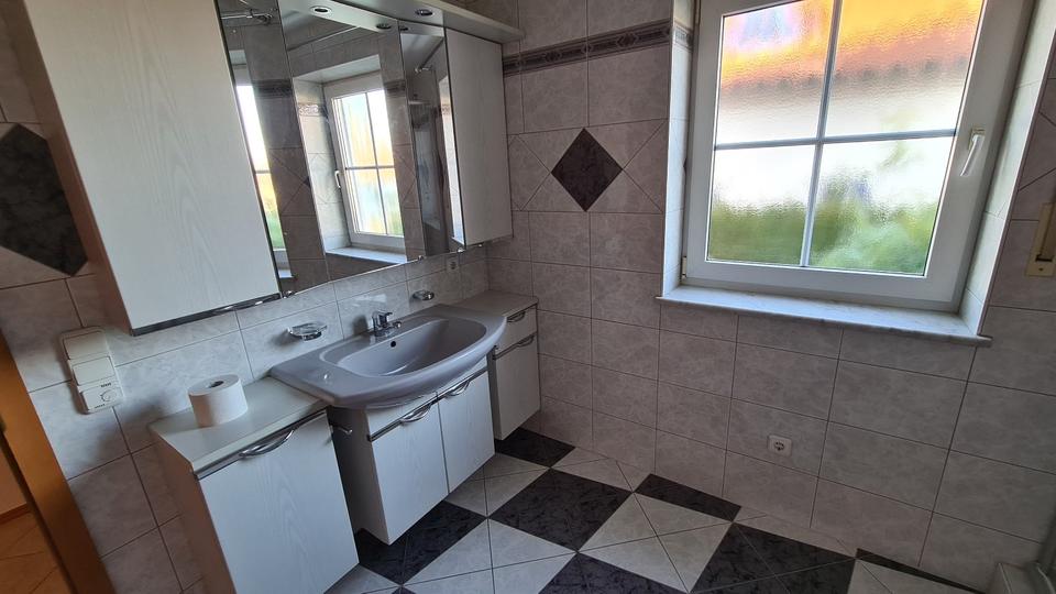 Erdgeschoßwohnung Röhrnbach - 3 Zimmer, 105 m&sup2;, 840&euro; | Angebot:25480101