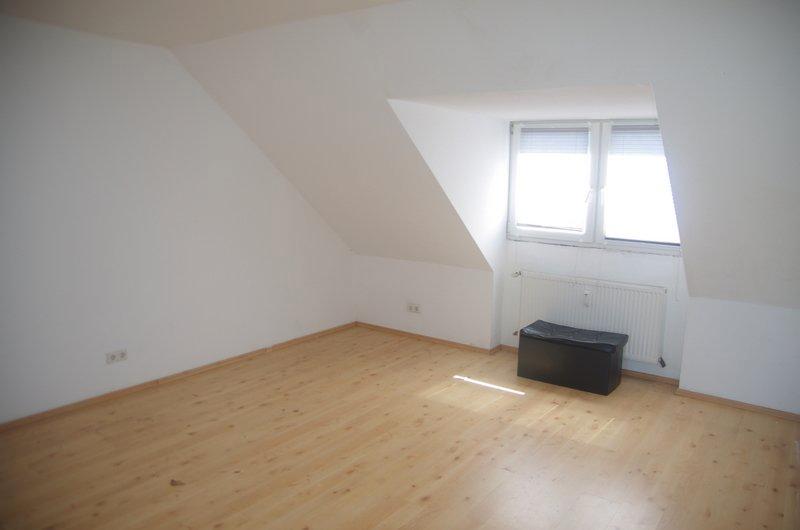 Dachgeschoßwohnung Essen Stadtbezirk V - 2 Zimmer, 80 m&sup2;, 500&euro; | Angebot:26367883