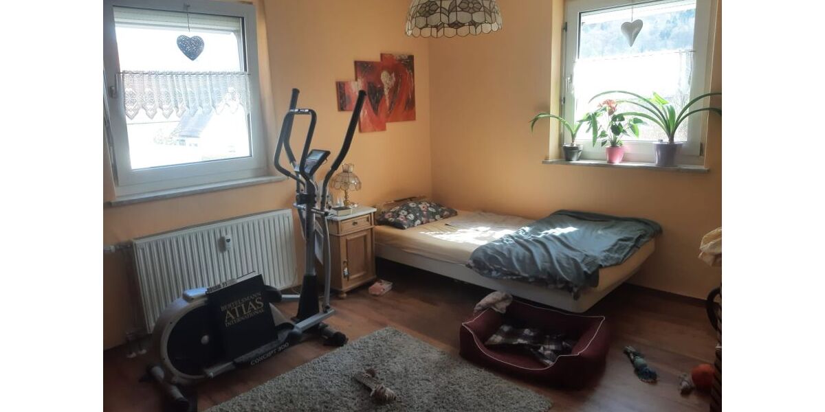 4 Zimmer - Erdgeschoss - Wohnung im 3-FH mit Gartenanteil - Erdgeschoßwohnung Pommelsbrunn Hohenstadt | Angebot:26137807