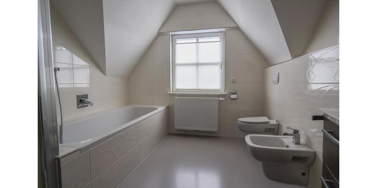 Komplett renovierte Obergeschosswohnung in zentraler Lage von Warsingsfehn 2 zimmer