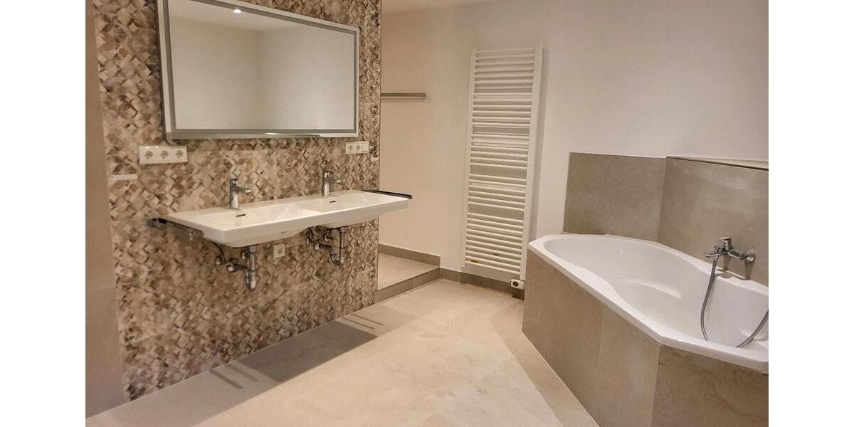 Etagenwohnung Weilheim in Oberbayern - 8 Zimmer, 305 m&sup2;, 3.200&euro; | Angebot:26478235