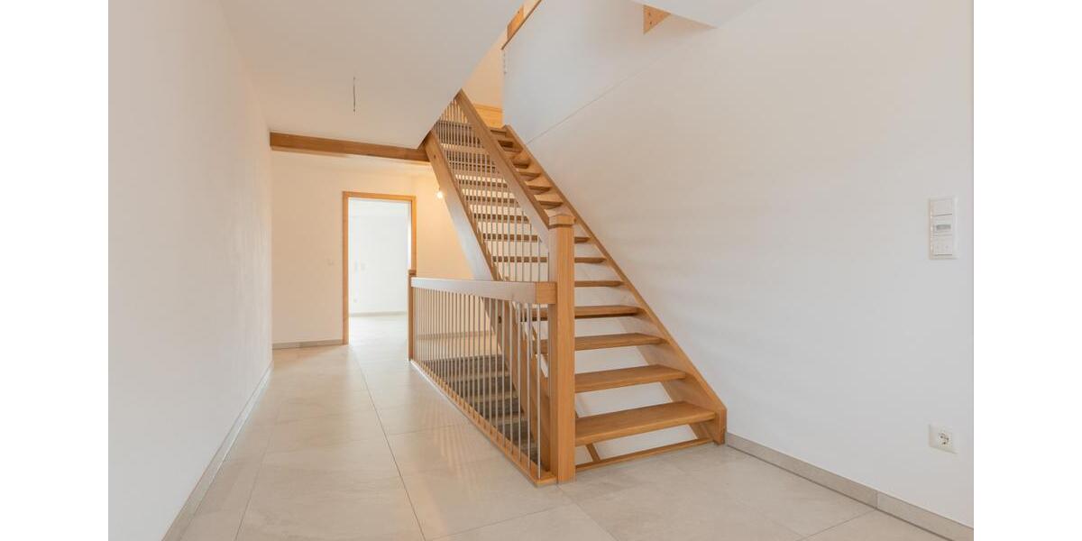 Etagenwohnung Neuburg am Inn - 4.5 Zimmer, 130 m&sup2;, 1.250&euro; | Angebot:26131537