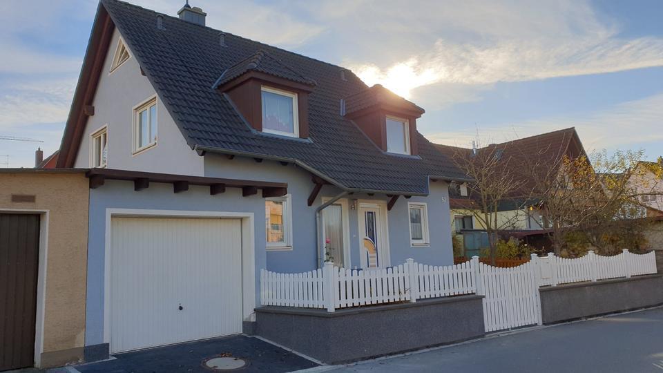 Geräumiges freistehendes Einfamilienhaus mit EBK
