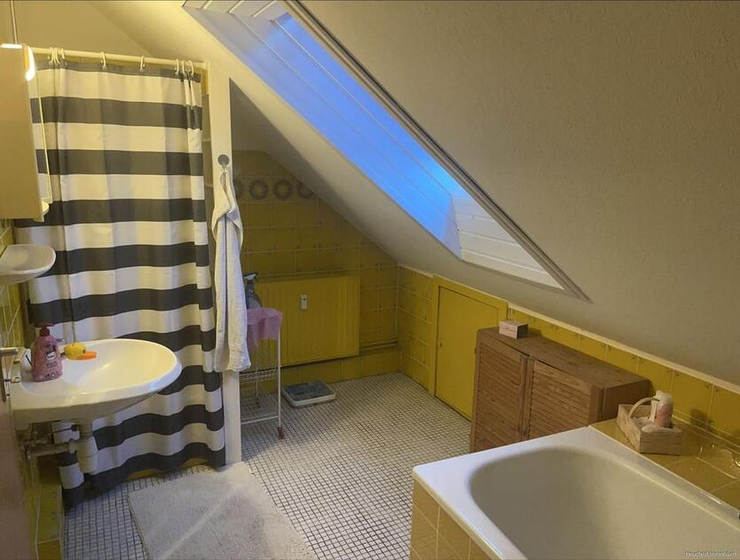 Stadtnah - 3,5 Zi.-Dachgeschosswohnung mit Gartenanteil im Zweifamilienhaus zimmer