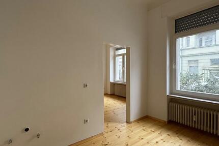 1 Wohnung VOLLSANIERT RUHIG 1- (2max) Personen 595 + NB zimmer