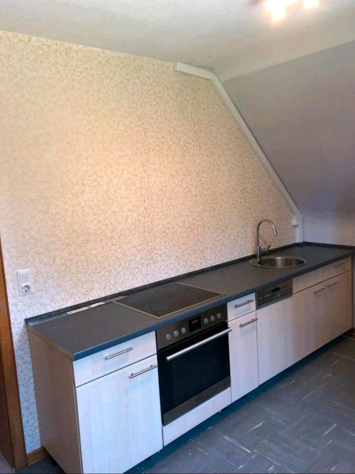 Helle 2-Zimmer-Wohnung mit Einbauküche zimmer