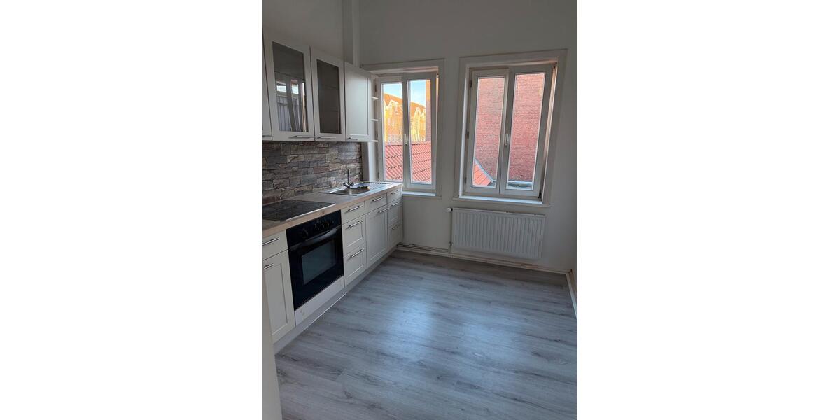 Wohnung im 1. OG in einem Wohn-und Geschäftshaus auch als Büro 4 zimmer