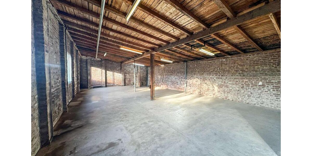 Halle – mit Rolltor in verkehrsgünstiger Lage Remscheids zimmer