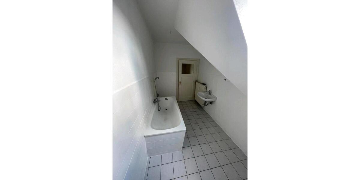 Dachgeschoßwohnung Bebra - 4 Zimmer, 97 m&sup2;, 700&euro; | Angebot:24817640