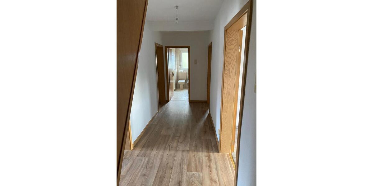 Dachgeschoßwohnung Wartenberg - 3 Zimmer, 60 m&sup2;, 350&euro; | Angebot:25054342