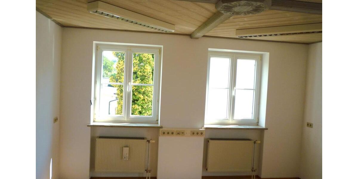 Etagenwohnung Aichen - 6 Zimmer, 202 m&sup2;, 990&euro; | Angebot:26261881