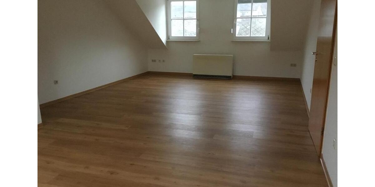 Dachgeschoßwohnung Trier Feyen-Weismark - 2 Zimmer, 65 m&sup2;, 500&euro; | Angebot:26698649