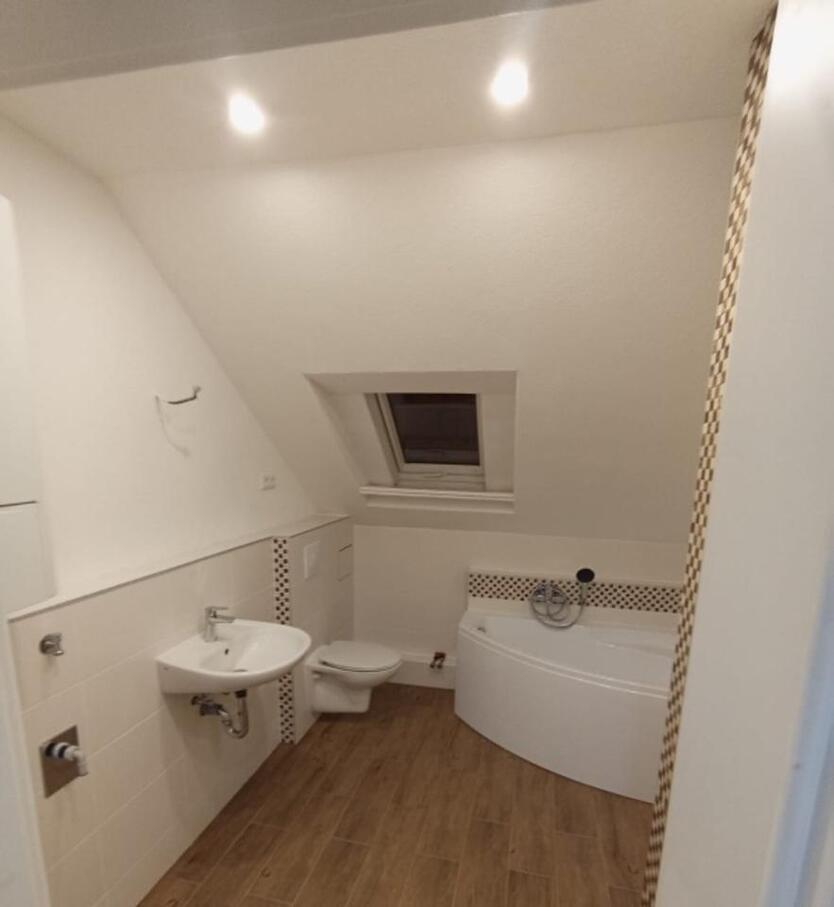 In ruhiger Lage, DG-Wohnung mit Ausblick ins Grüne zu vermieten zimmer