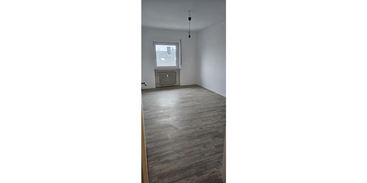 Etagenwohnung Kleinlangheim - 4 Zimmer, 105 m&sup2;, 1.170&euro; | Angebot:25978571