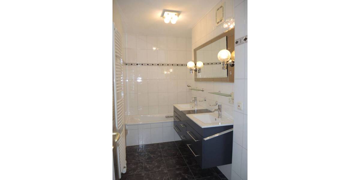 Etagenwohnung Bad Brückenau - 4 Zimmer, 135 m&sup2;, 900&euro; | Angebot:26117986