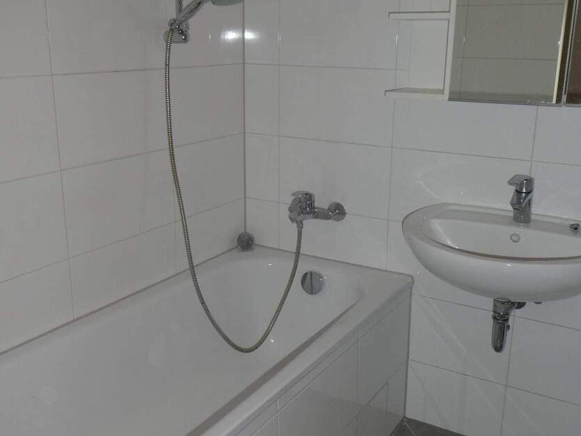 Im schönsten Haus der Straße - helle, geräumige 1-Raumwohnung 1 zimmer