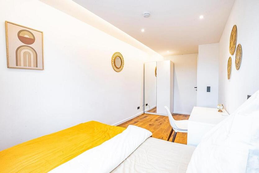 ERSTBEZUG - 3 Zimmer in zentral gelegener 3er-WG abzugeben!