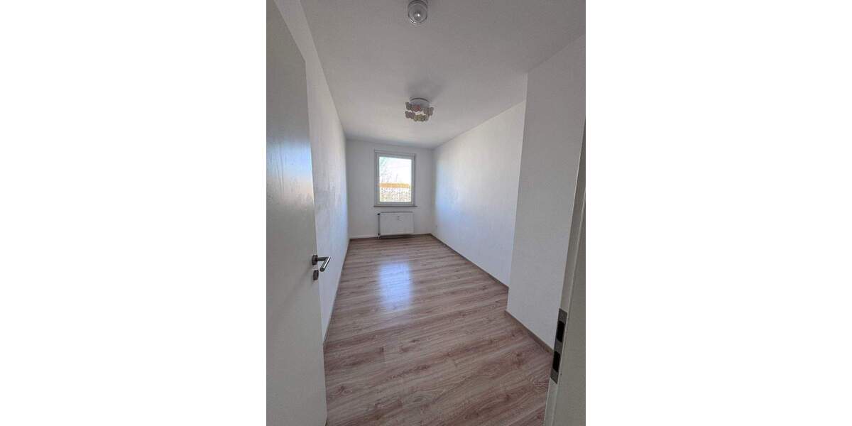 Etagenwohnung Bitterfeld-Wolfen Wolfen - 4 Zimmer, 70 m&sup2;, 490&euro; | Angebot:25664852