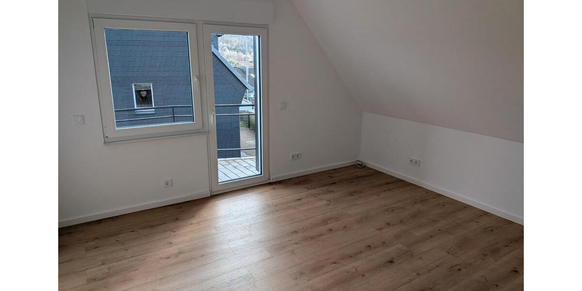 Dachgeschoßwohnung Gummersbach Berstig Süd - 3 Zimmer, 70 m&sup2;, 900&euro; | Angebot:26062545