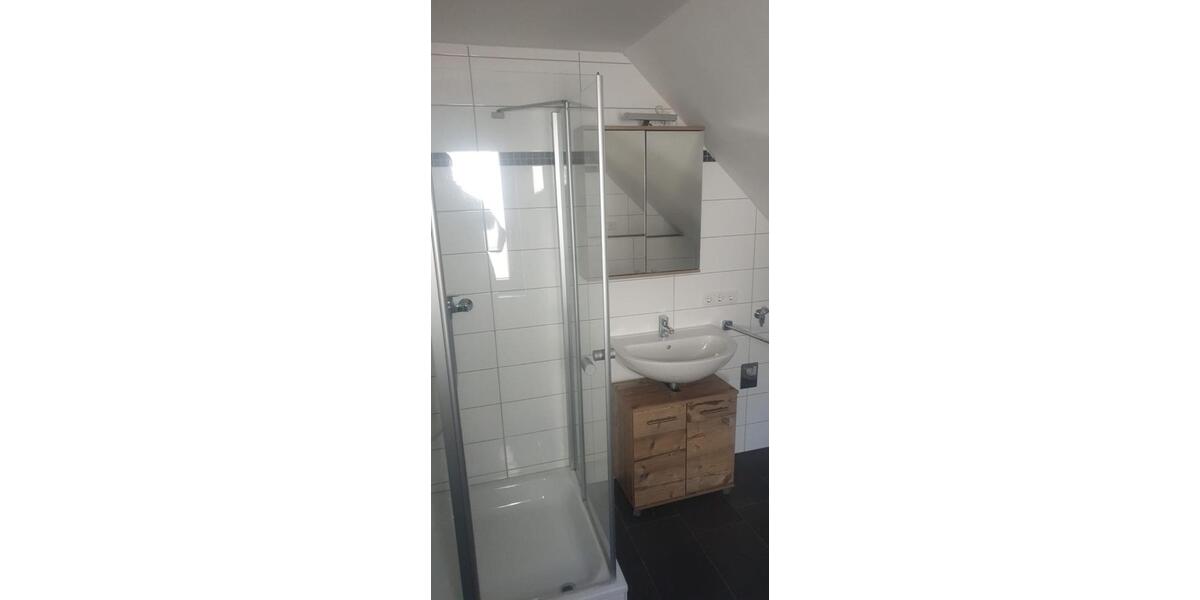 Dachgeschoßwohnung Kleinkahl - 1 Zimmer, 80 m&sup2;, 550&euro; | Angebot:26476742
