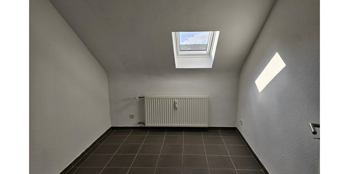 Moderne Dachgeschosswohnung in ruhiger Lage 4 zimmer
