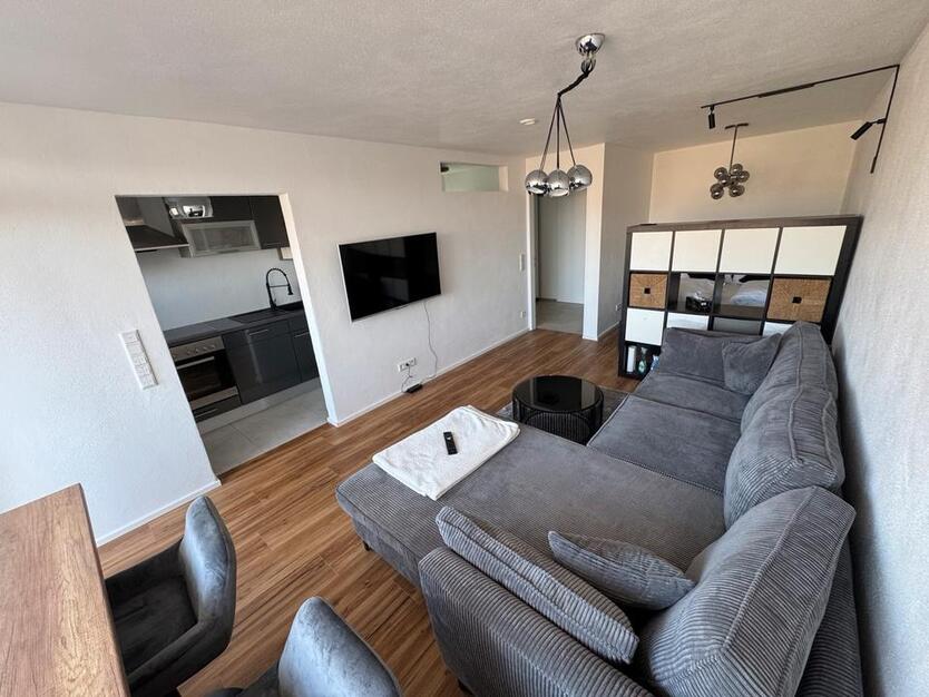 Luxuriöse Sanierte Mobilierte ca 40qm Wohnung 5 min bis Zentrum