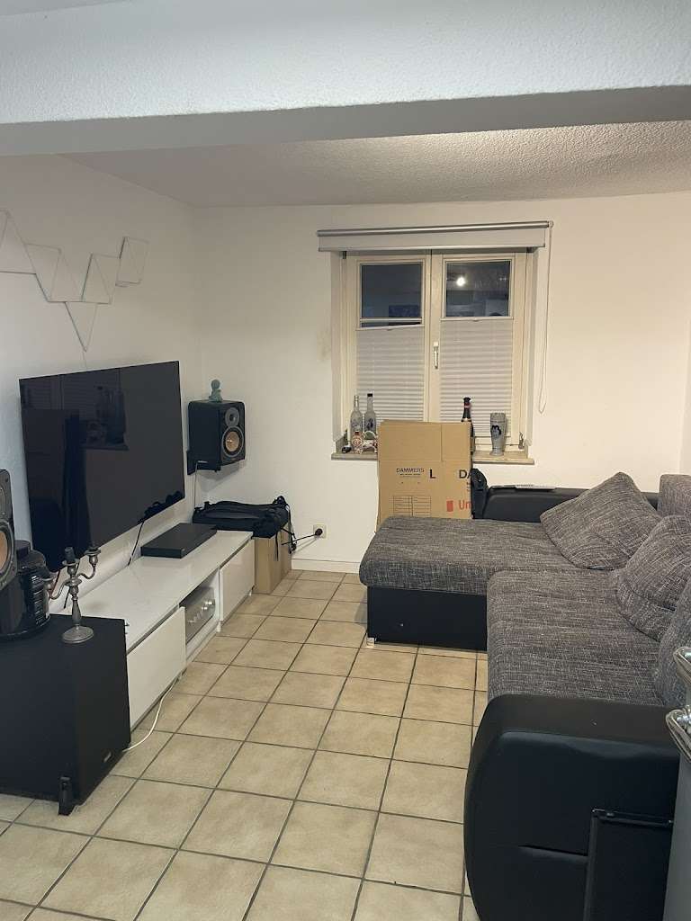 Wohnung zum Mieten in Moers 240 € 34.39 m² 2 zimmer