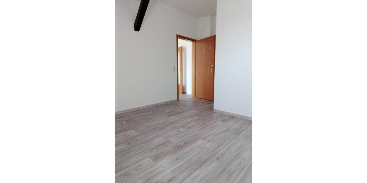 Dachgeschoßwohnung Altenburg - 3 Zimmer, 69 m&sup2;, 400&euro; | Angebot:26381318