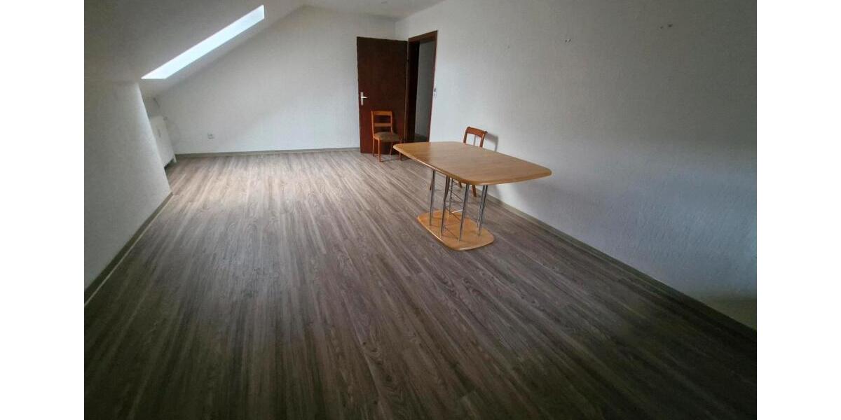 Dachgeschoßwohnung Michelstadt - 4 Zimmer, 110 m&sup2;, 850&euro; | Angebot:25405396