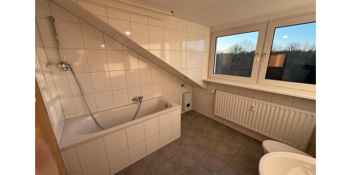 Dachgeschoßwohnung Hagen Hagen-Nord - 3.5 Zimmer, 80 m&sup2;, 950&euro; | Angebot:26517473