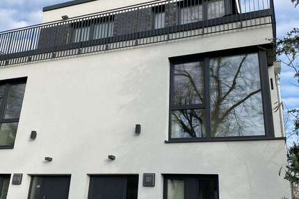 Haus zum Mieten in Berlin 3.286,80 € 139.42 m² 5 zimmer