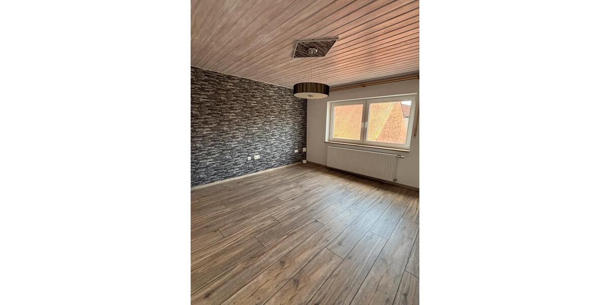 Etagenwohnung Absberg - 5 Zimmer, 106 m&sup2;, 840&euro; | Angebot:26040551