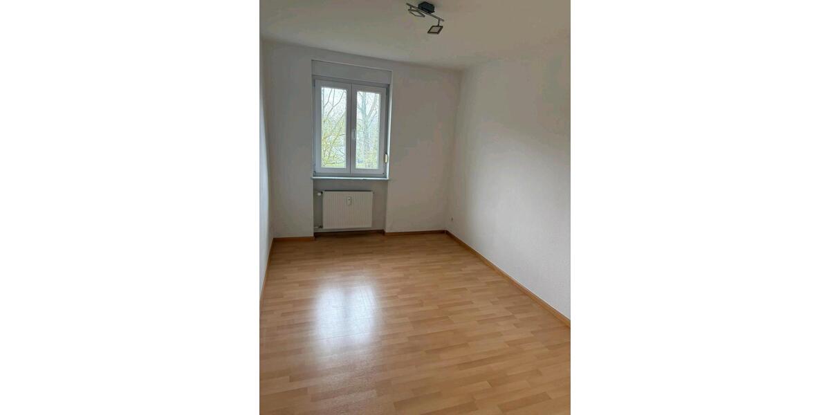 Etagenwohnung Saarbrücken Malstatt - 4 Zimmer, 83 m&sup2;, 750&euro; | Angebot:25053296