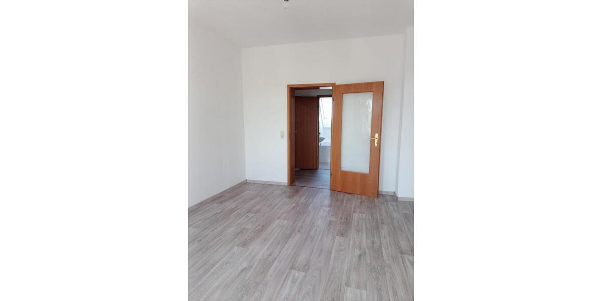 Dachgeschoßwohnung Altenburg - 3 Zimmer, 69 m&sup2;, 400&euro; | Angebot:26381318