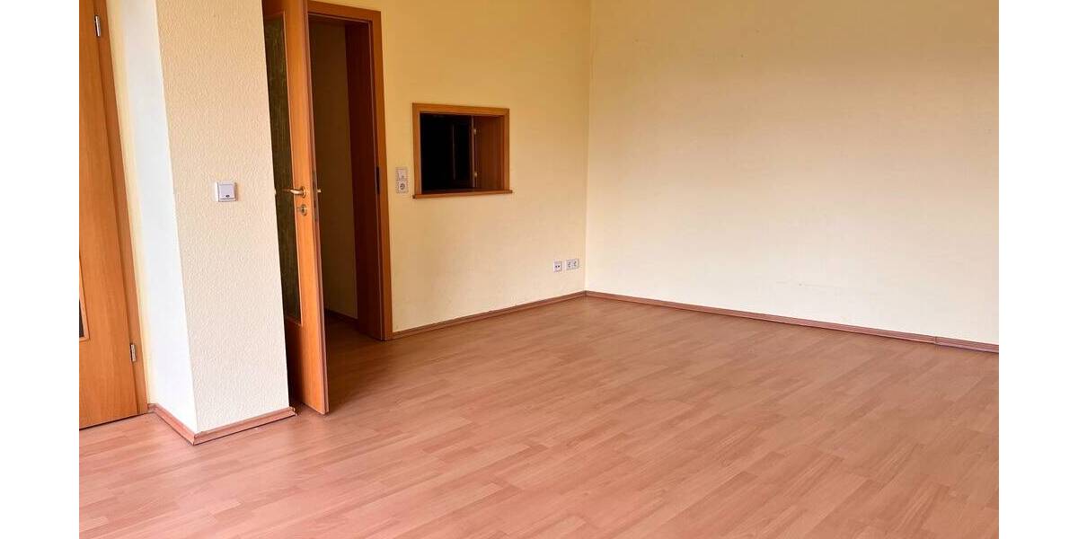 Etagenwohnung Plauen Westend - 2 Zimmer, 67 m&sup2;, 335&euro; | Angebot:26308225