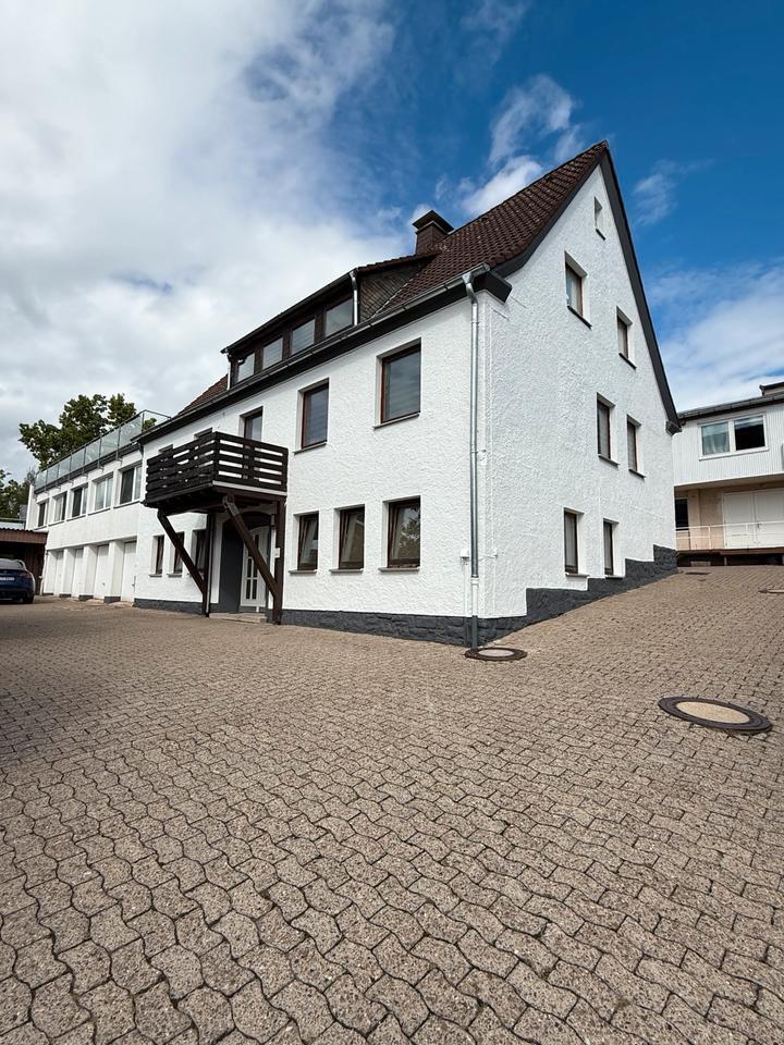 Einfamilienhaus mit Dachterrasse und Balkon